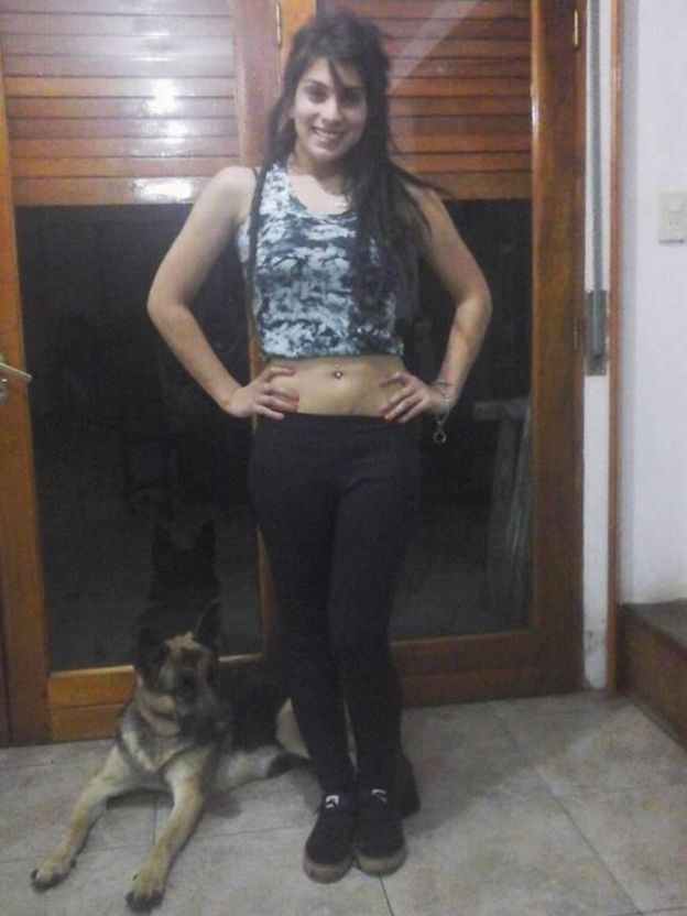 Lucía con su perra Gema.