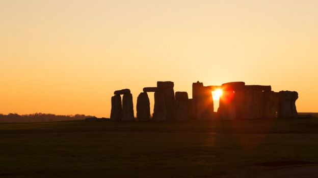 Stonehenge site 'damaged' by engineers working on tunnel - BBC News