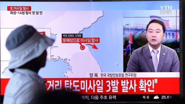 日本方面還說,雖然這枚導彈飛越了日本的上空,但東京方面並沒有將其擊落。