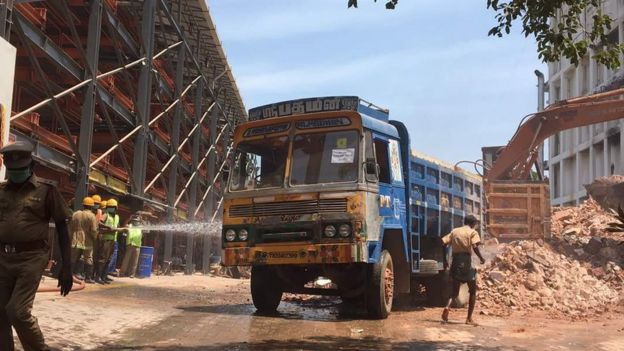 தி சென்னை சில்க்ஸ் கட்டட இடிப்பு (புகைப்படத் தொகுப்பு)