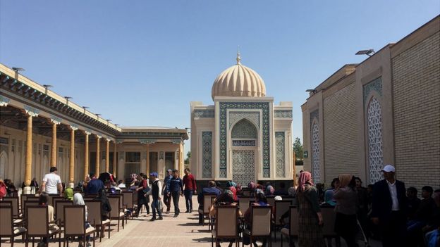 آرامگاه اسلام کریماف