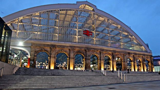 Liverpool Lime Street station reopens after £140m refit - BBC News