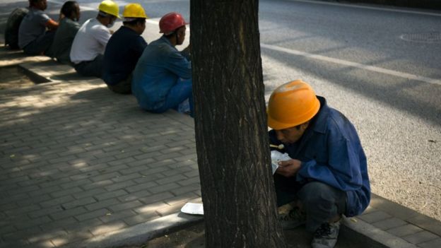 邓聿文认为，乡村溃败与城市流民将对中共基层政权的稳定和城市社会治安带来严重挑战