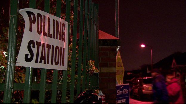 Polling stations closed at 22:00 GMT on Thursday