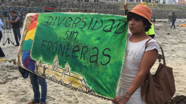 Protesters holding a Spanish banner, which reads "diversity without borders", Tijuana, Mexico, 29 April 2018