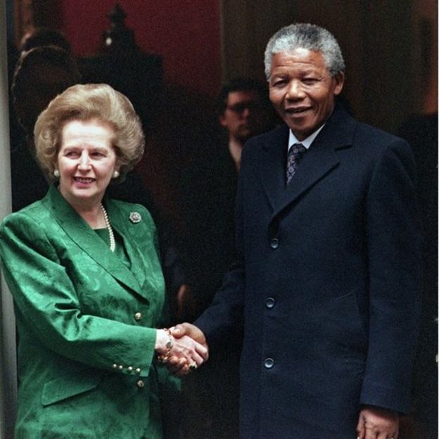 Nelson Mandela com Margareth Thatcher em 1990