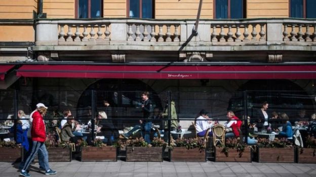 برخلاف بسیاری از کشورهای اروپایی سوئدی ها هنوز می توانند به کافه و رستوران بروند