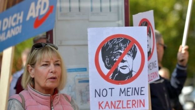 Simpatizantes de AfD protestan contra Merkel