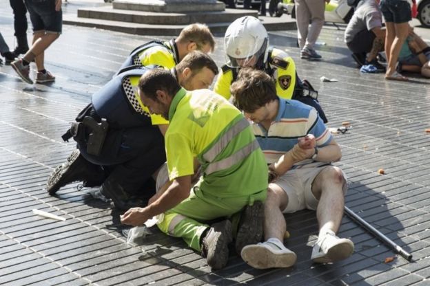 В результате нападения в Барселоне были ранены около ста человек, не менее 13 погибли