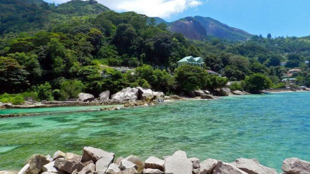 根据流言,宝藏位于马赫岛北部沿岸的贝尔欧布莱 (Bel Ombre) 地区