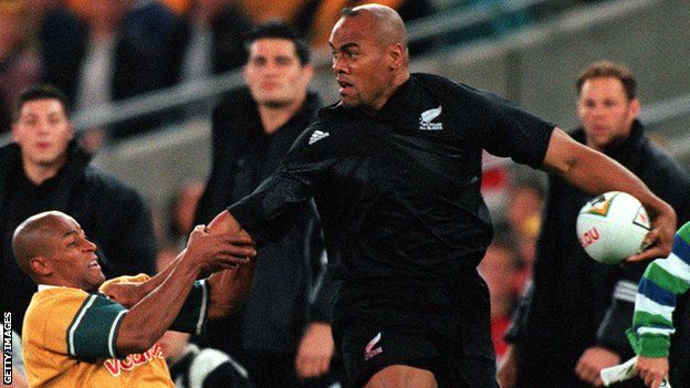 Jonah Lomu yn chwarae i Seland Newydd yn erbyn Awstralia yn 2000