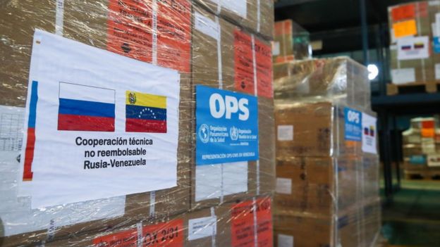 Luego de haber negado la necesidad de recibir ayuda humanitaria, Maduro anunció que recibiría 300 toneladas procedentes de Rusia.