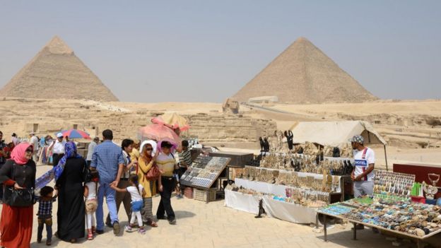 Vendors near the pyramids in Cairo