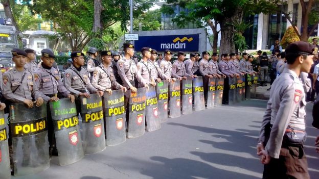 Polrestabes Surabaya mengerahkan 700 personil untuk mengamankan aksi 1 Desember.