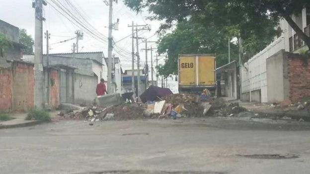 Barricada em bairro pobre do Rio de Janeiro