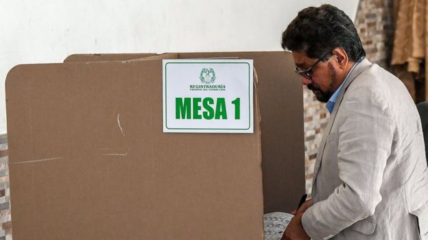 Líder de la FARC votando