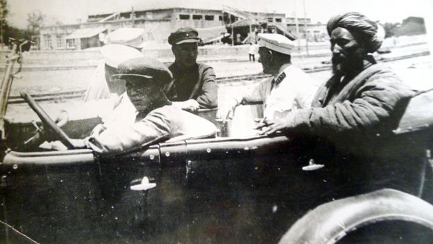 Сталинабад, 1931 год, Ибрагим-бек в автомобиле сотрудников ГПУ перед его отправкой в Ташкент