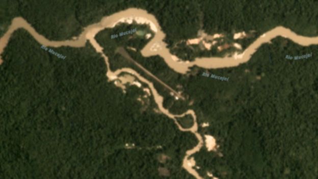 Imagem de satélite em março de 2020 mostra focos de garimpos no rio Mucajaí