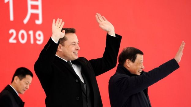 Elon Musk y el alcalde de Shanghái, Ying Yong