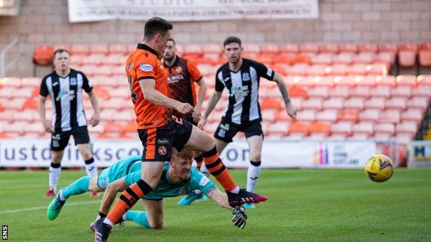 Dundee United's Lawrence Shankland scores