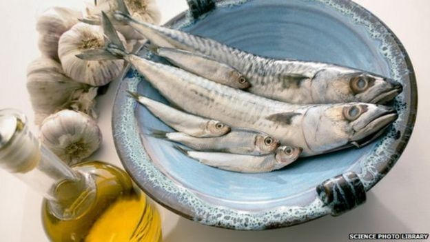 Les produits de la mer, comme le poisson, sont riches en iode.