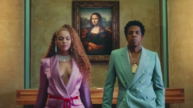 Beyonce and Jay-Z in their new music video in front of the Mona Lisa