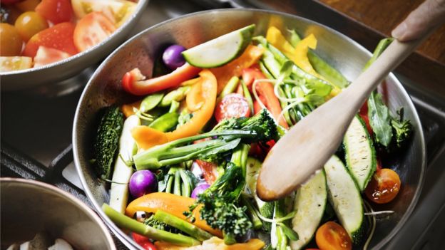 Stir frying vegetables