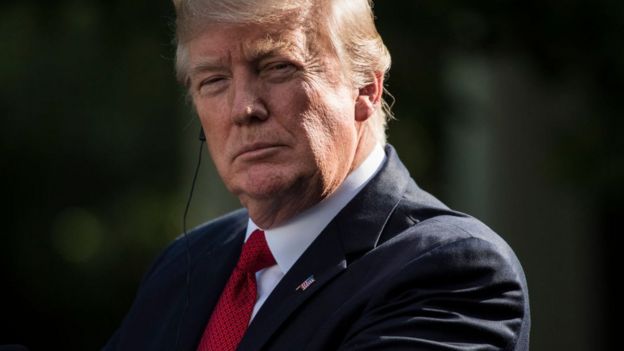 அமெரிக்காவில் இறக்குமதியாகும் பல பொருட்களின் வரியை டிரம்ப் உயர்த்தியுள்ளார்