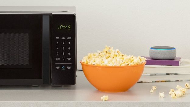 சொல்வதை கேட்டு சமைக்கும் மைக்ரோவேவ் - எப்படி செயல்படுகிறது?