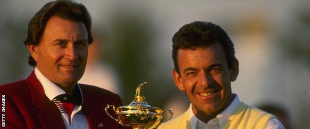 USA captain Raymond Floyd and Europe captain Tony Jacklin poses with the Ryder Cup in 1989