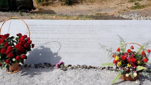 Пам'ятник у Хажині