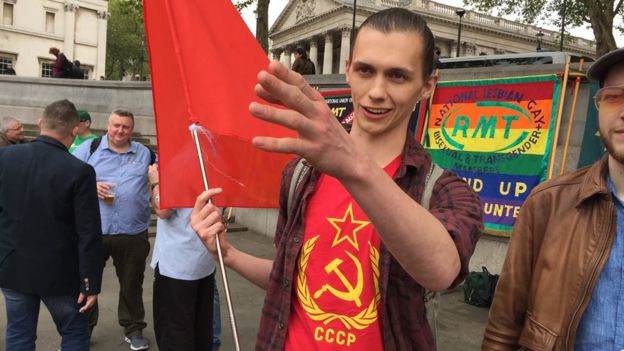 Активист "Красного контрудара" на первомайской демонстрации в Лондоне, 2019 Активист "Красного контрудара" на первомайской демонстрации в Лондоне, 2019