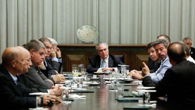 Temer em reunião com a base aliada