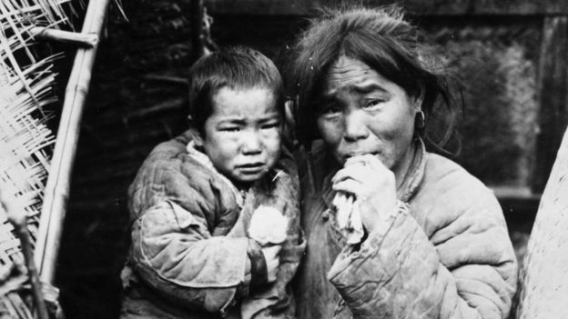 Archive image of a starving woman and child during the famine in China