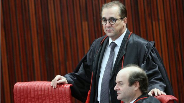 Ministros Admar Gonzaga (de pé) e Tarcísio Vieira de Carvalho Neto, durante sessão plenária do TSE para julgamento da Aije 194358. Brasília-DF, 08/06/2017