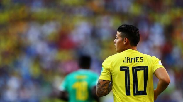 James Rodríguez en un partido contra Senegal en el mundial de Rusia 2018.