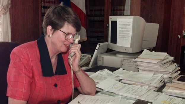 La fiscal general Janet Reno, en su despacho en el Departamento de Justicia, 28 de septiembre, 1998