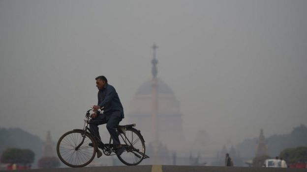 Delhi air: How much pollution does Diwali cause? - BBC News