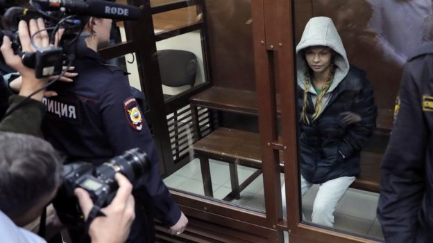 Anastasia Vashukevich (C) pictured at the Nagatinsky district court in Moscow, Russia, on 19 January 2019