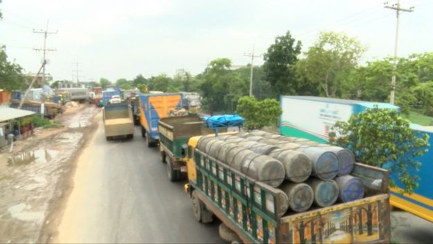 নারায়ণগঞ্জের মদনপুর এলাকায় যানজটের চিত্র