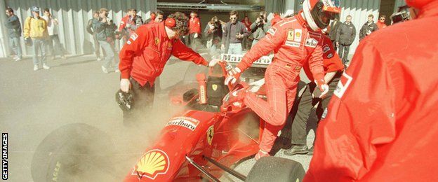 michael schumacher breaks down durign f1 testing in 1996