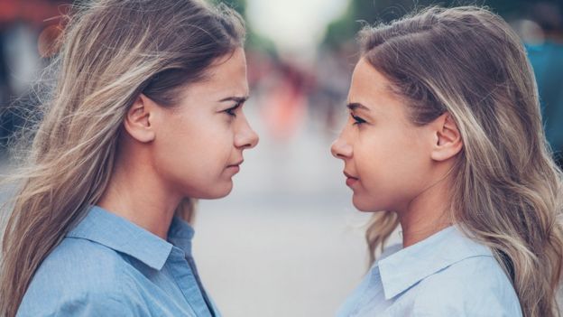 Hermanas gemelas