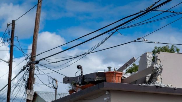 Casa danificada em Porto Rico