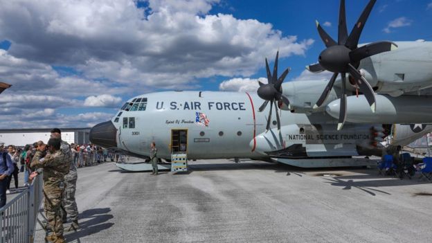 Hércules C-130 está equipado para aterrizar en hielo o nieve.