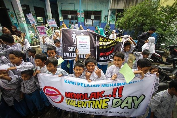 Perayaan Valentine di Indonesia: Dirayakan sekaligus dikutuk