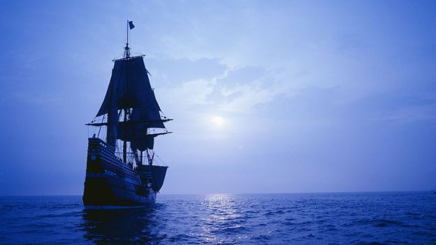 El Mayflower reconstruido navegando