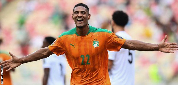 Sebastien Haller celebrates his goal for Ivory Coast
