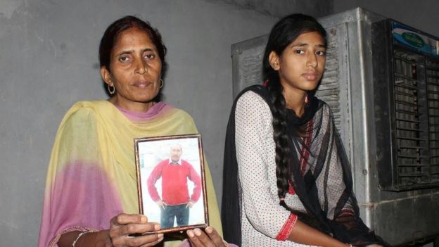 Rajrani Sharma (L) the wife of one of the workers and their daughter, Diksha