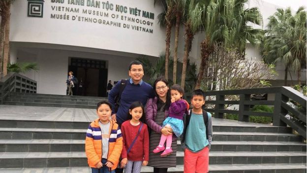 Các con chị Vân được học tiếng Việt, văn hóa Việt qua những lần về thăm Việt Nam.