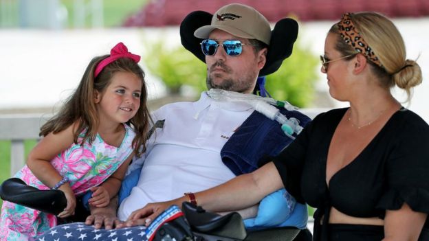 Pete Frates con su hija de cuatro años y su esposa en junio de 2019.